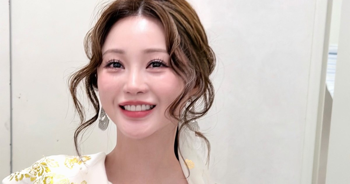 일본 여행지에서 환하게 웃는 홍지윤 자료사진