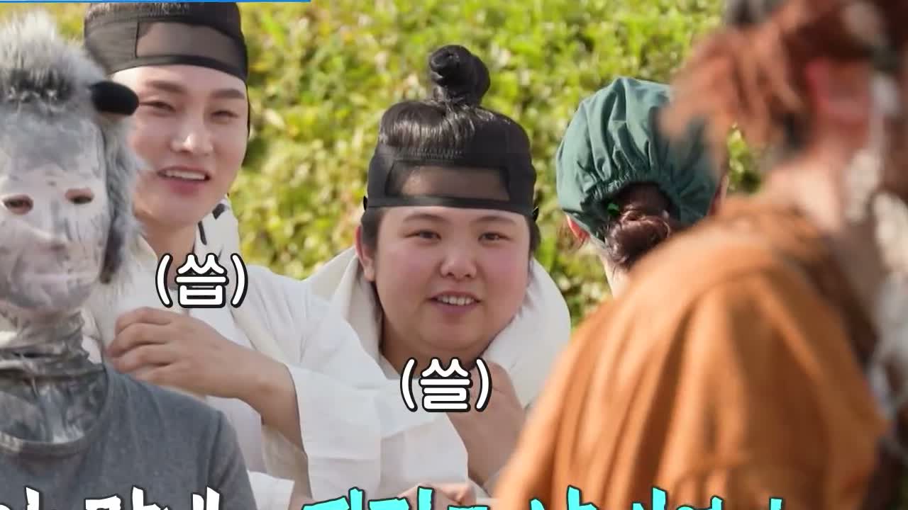 박서진과 박효정이 다른 참가팀과 함께 환하게 웃고 있는 모습